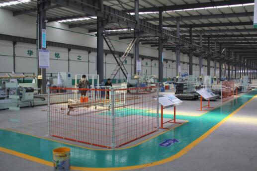 標準門窗生產(chǎn)車間-派克機器