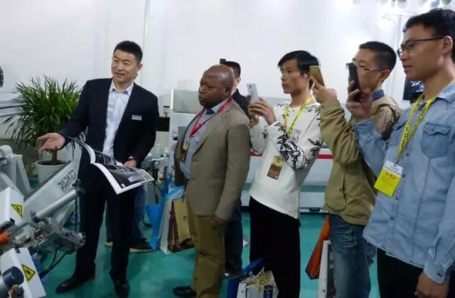 派克機(jī)器門窗設(shè)備展