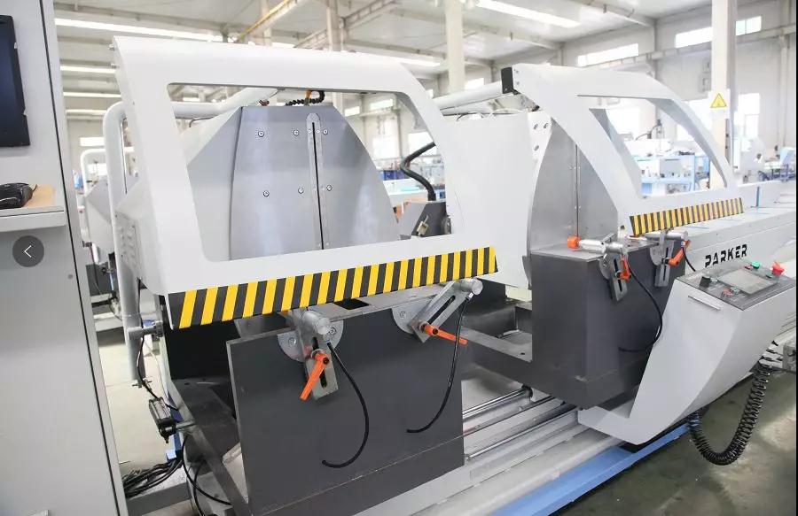 塑鋼門(mén)窗設(shè)備